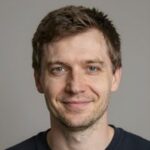 Клиент Алексей М. после успешного обмена электронной валюты в офисе компании ВМ Петербург