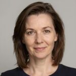 Клиентка Марина С. после успешного обмена электронной валюты в офисе компании ВМ Петербург