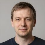 Клиент Дмитрий К. после успешного обмена электронной валюты в офисе компании ВМ Петербург